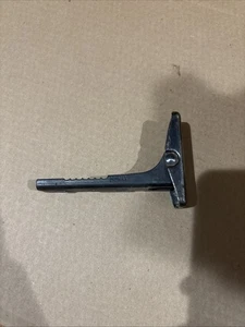 Protector de metal usado para sierra recíproca Milwaukee M18 Sawzall herramienta de pieza OEM - Imagen 1 de 3