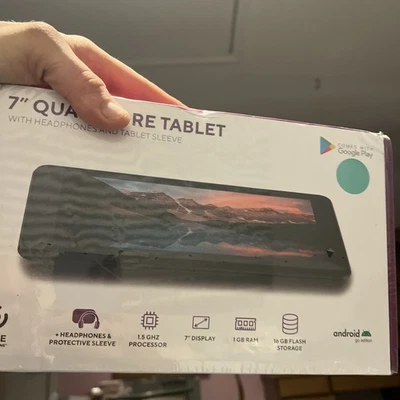 - CRTB7001 - 16GB - WiFi - 7inch Droid Tablet + Sleeve Headphones  unopen sealed - Image 1 of 4