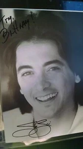 FOTO FIRMADA POR SCOTT BAIO 8x10 en blanco y negro - Imagen 1 de 1