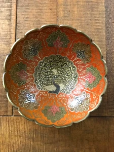 Messing PFAU Schale Emaille Malerei mit Blumen gewellter Rand Sockel Sockel - Bild 1 von 8