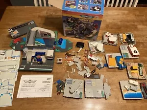 1988 Micro Maschinen Werkzeugkiste & 9 Mini Spielsets SET Tonnen! - Bild 1 von 14