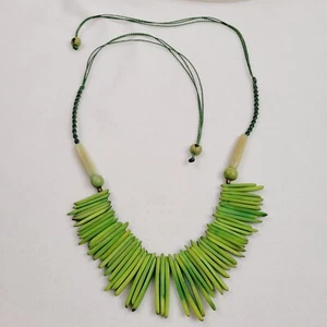 Grüne stachelige Statement Latz Halskette an Kordel Bindeverschluss Ethno Tribal Boho - Bild 1 von 5