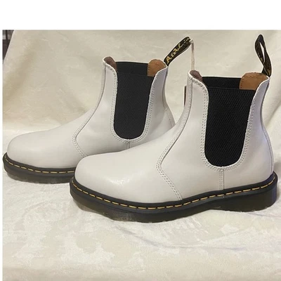 Dr. Martens 2976 YS White Leather Chelsea Boots Unisex Mens Size 8 Womens Size 9 - Image 1 of 4