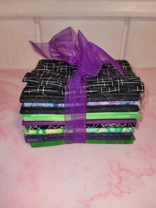 Pacchetto tessuto cotone trapuntato lotto 10 pezzi nero verde viola Halloween grunge NUOVO - Foto 1 di 8