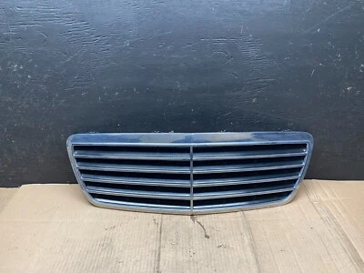 Parrilla superior delantera Mercedes Benz Clase E 1999 a 2003 F4136 OEM DG1 Foto 1 de 4