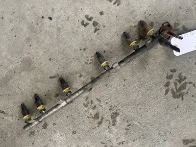 Riel de combustible Jeep Wrangler Tj 03-04 con inyectores OEM de fábrica Foto 1 de 3