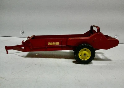 Vintage Tru-Scale manure spreader, yellow wheels. No box. - Image 1 of 4