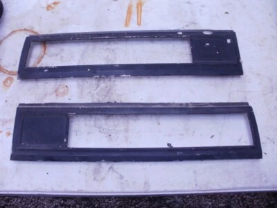 Biseles de luz trasera derecha y derecha OEM 1976-1977 76 77 OEM GM Foto 1 de 4