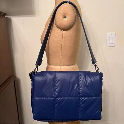 Bandolera de hombro tipo mensajero de nailon acolchada Urban Expressions Foto 1 de 4