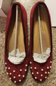 Nuevos zapatos para dama talla 7,5 de Salon Studio.  Terciopelo rojo con perlas. - Imagen 1 de 5