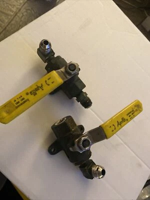 Apollo 1/4in 400 psig WOG Threaded End Remove from Simrad auto pilot, Set Of 2 - Image 1 of 3