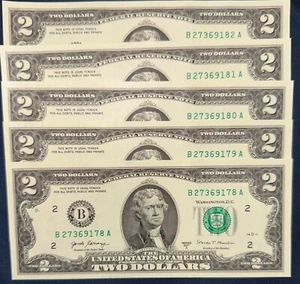 5 New Uncirculated 2 Two Dollar Bills 2017 - Five Mint Notes Sequential Crisp - Picture 1 of 1