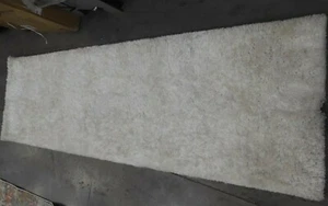 SNOW WHITE 2'-3" X 8' Flaw in Rug, Reduced Price 1172626344 SBS562A-28 - Picture 1 of 4