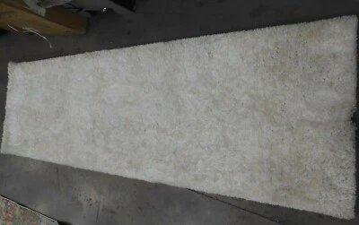 SNOW WHITE 2'-3" X 8' Flaw in Rug, Reduced Price 1172626344 SBS562A-28 - Image 1 of 4
