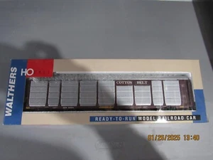Walthers Ho scale 89' tri-level enclose auto carrier - Cotten belt - Picture 1 of 2