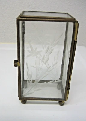 Vintage brass display small etched glass miniature Vitrine - Image 1 of 2