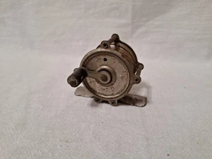 Vintage Unmarked Small 2 Inch Size Fly Reel Made In USA Metal - Picture 1 of 12