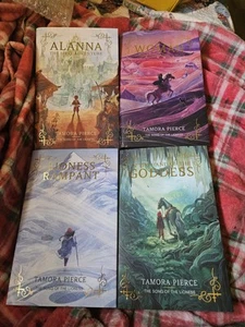 *SIGNED* Illumicrate Song of Lionness Series by Tamora Pierce - Imagen 1 de 7