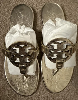 Sandálias de couro enrugado metálico ouro faísca Tory Burch Miller tamanho 8 novo na caixa 90590 - Imagem 1 de 4