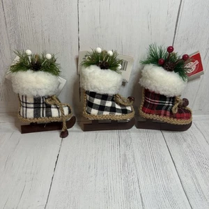 Juego de tres patines de hielo adornos navideños 6 pulgadas de alto 4 pulgadas de ancho - Imagen 1 de 8