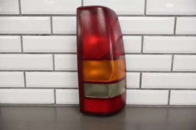 Lámpara de luz trasera derecha para pasajero Silverado Sierra 99-02 (lente brumosa) Foto 1 de 4