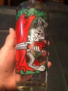 Warner Bros Looney Tunes Bug Bunny & Elmer Fudd 1976 16 oz vidrio de coleccionista Pepsi - Imagen 1 de 5