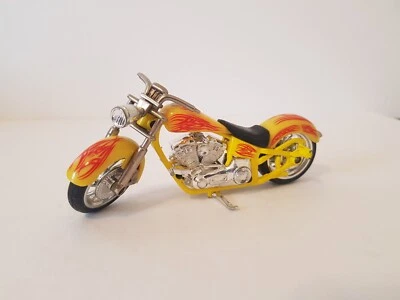 Motormax Iron Choppers Yellow 6" Motorcycle 1/18 Scale - Image 1 of 4
