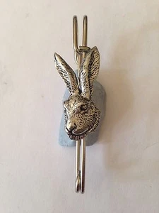 A73 Cabeza de Liebre 2 Kilt Pin Bufanda o Broche Pin Estaño Emblema 3" 7.5 cm - Imagen 1 de 1
