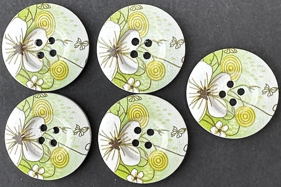 Green/white flower Buttons 30mm diameter 4 hole 4pcs + 1 FREE (q1044) - Image 1 of 1