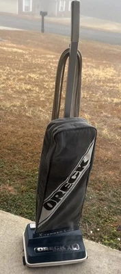 Working Oreck Lighweight XL2310 XL2310RSN  Upright Vacuum FREESHIP. 2 Bags Inc - Image 1 of 4