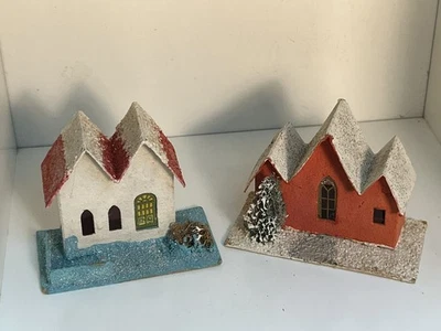 Картонные рождественские деревенские домики Putz — набор из 2 блестящих и кокосовых снежинок - Изображение 1 из 4