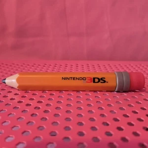 Stylet plastique HTF Nintendo 3DS 2013 Scribblenauts Stylet - TRÈS RARE, INUTILISÉ - Photo 1/13