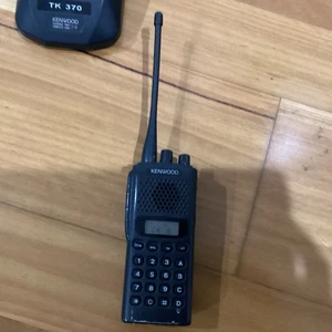 Kenwood TK370G-1 TK-370G-1 UHF 450-470 MHz 128 Channels 4 Watt (Complete Kit) - Photo 1/3