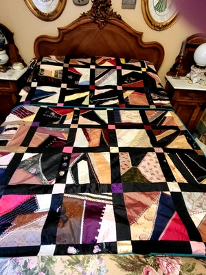 Antique patchwork quilt - Image 1 of 4