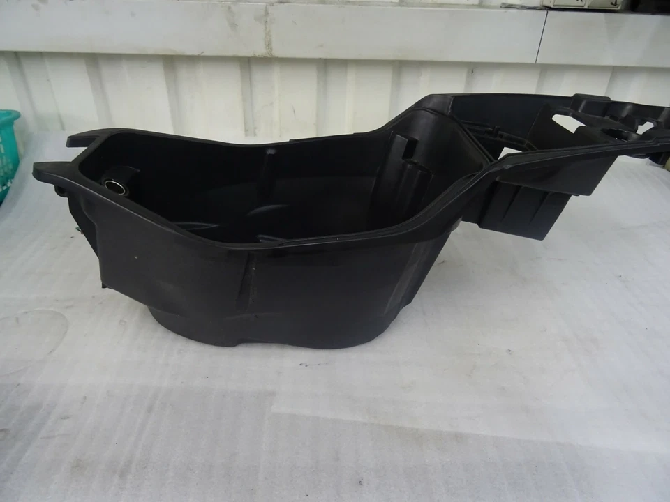 A1. Compartimento de almacenamiento para casco Peugeot Speedfight 3 LC RS Foto 1 de 4