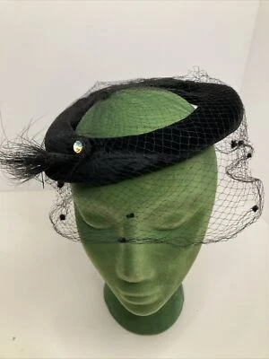 De colección Terciopelo Negro con Estrás y Velo Red Fascinador Damas Sombrero Foto 1 de 4