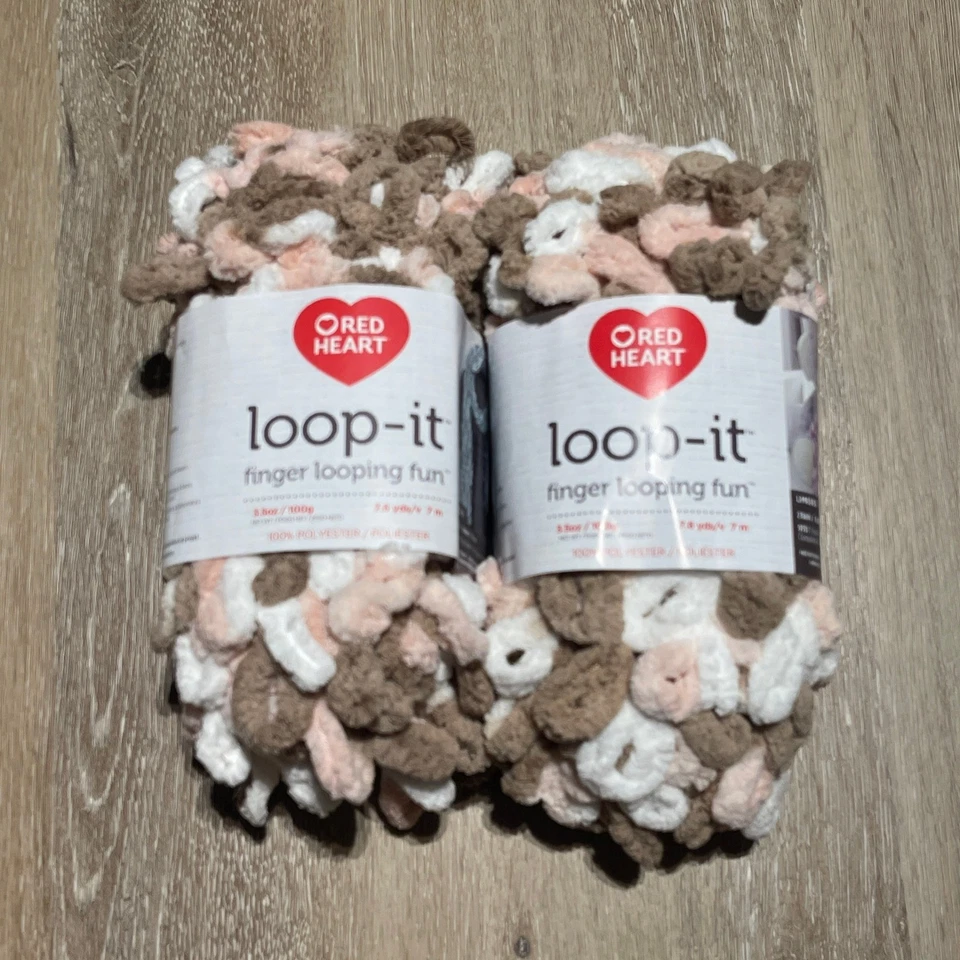 Hilo divertido Red Heart Loop It Finger Looping E884 Truth or Bare 2 madejas nuevo en paquete Foto 1 de 4