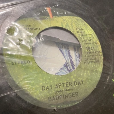 sealed 45 rpm badfinger-day after day/moneyfrom 1971 apple  mint vinyl - Image 1 of 4