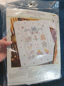 Bucilla Estampada Punto de Cruz Cubierta Cuna 34 X 43 40787 Los Bebés son Precioso Kit - Imagen 1 de 12