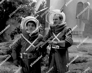 ABBOTT AND COSTELLO GO TO MARS 1953   8 X 10 POSTER SCENE CARD - Picture 1 of 1