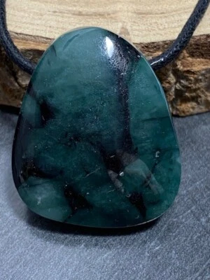 Smaragd Freeform gebohrt Anhänger Heilstein mit Band TOP Qualität - Bild 1 von 4