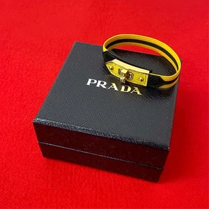 PRADA Turnlock Logo Pulsera de metal Nylon Chapado en oro cuero amarillo 1491d - Imagen 1 de 4