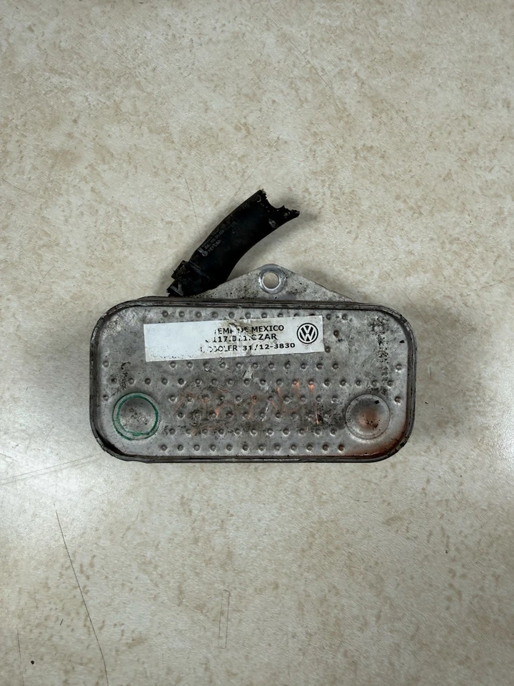 Оригинальный масляный радиатор двигателя Volkswagen VW Eos 07-15 Golf Jetta GTI Passat 06D117021C - Изображение 1 из 4