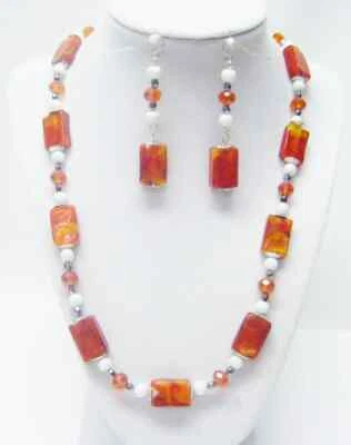 Juego de collar/pendientes de cuentas de vidrio rectangular forrado en lámina naranja Foto 1 de 4