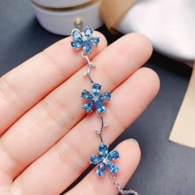 Brazalete de flores para mujer de topacio azul simulado corte pera de 10 quilates enchapado en oro blanco de 14 quilates Foto 1 de 4
