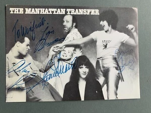 Tarjeta de autógrafo firmada por TTHE MANHATTAN TRANSFER 10x15 autógrafo - Imagen 1 de 2