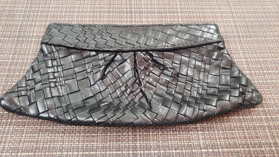 Clutch de couro preto Lauren Merkin usada - Imagem 1 de 4