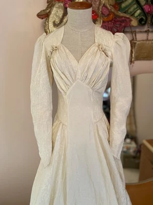 1940s Wedding Dress Sweetheart Neckline Small Train Long Sleeves Floral Detail S - Image 1 of 4
