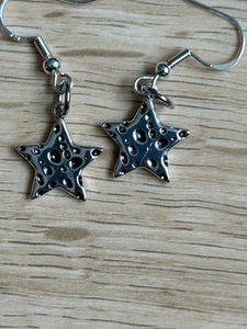 Hammered Star Earrings 925 Hallmarked Sterling Silver Hooks Free Gift Bag - Picture 1 of 5
