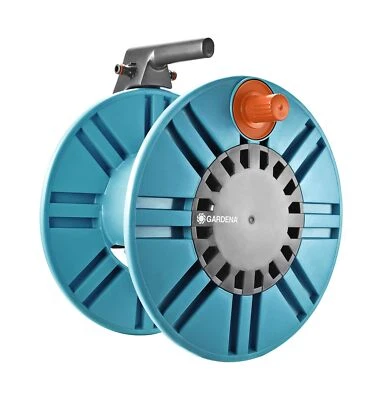 Carrete de manguera de jardín extraíble de montaje en pared Gardena 2650 de 164 pies con guía de manguera Foto 1 de 4